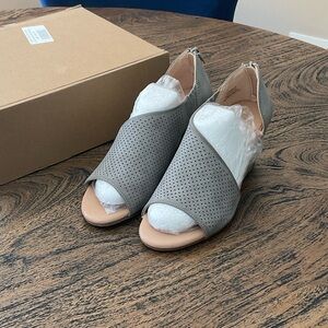 Journee Collection Gray Perforated Heels